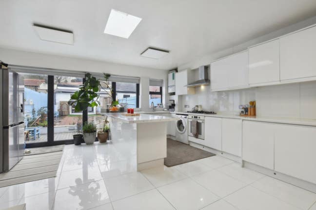 Amazing Double Rooms Main Photo