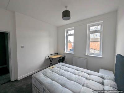 Dbl ensuite rooms South St Crewe Main Photo