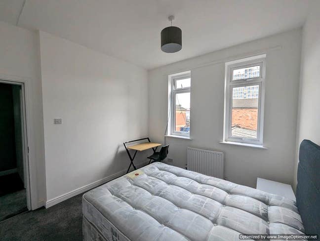 Dbl ensuite rooms South St Crewe Main Photo