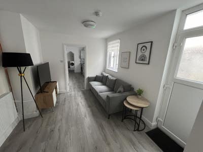 Newly Renovated Bedrooms Available In PL1 Area Main Photo