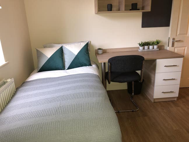 🔥 Student Home – Top Location, All-Inclusive! Main Photo