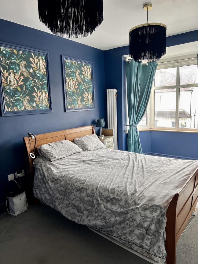 Delightful room in large family home  Main Photo