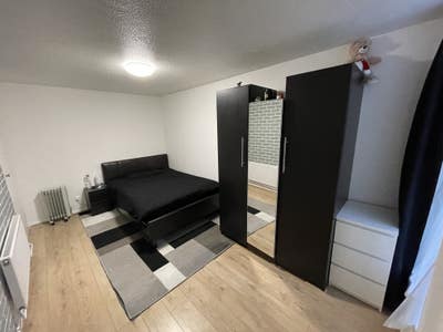 Double room with walk in wardrobe Bills inclusive  Main Photo