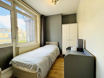 Large Single Room, Canary Wharf, South Quay, E14 Main Photo