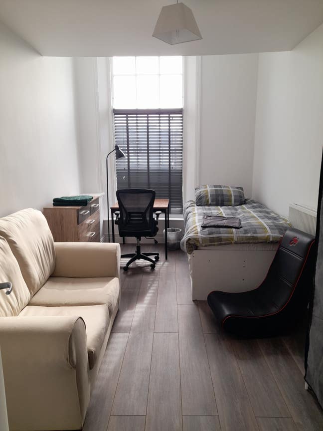 Ideal flat 5min from Liverpool central Main Photo