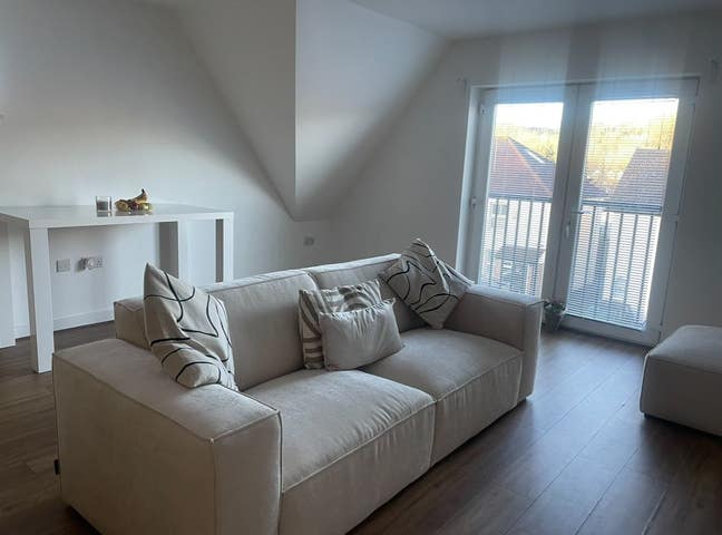 1 Room with Ensuit Available now! Main Photo