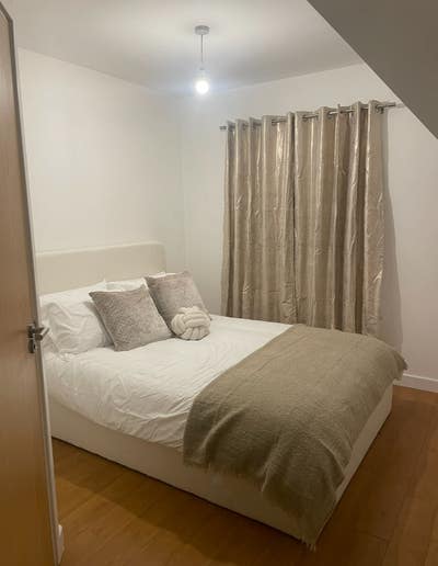 1 Room with Ensuit Available now! Main Photo