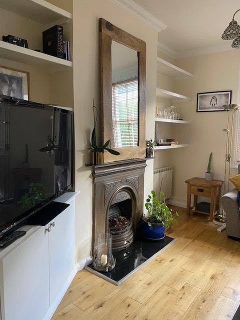 Bright double room available in Shepherd's Bush Main Photo