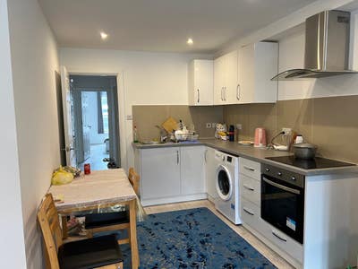 I am look for 1 female to rent a double room Main Photo