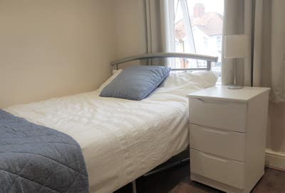 Double room near Oxford Business Park Main Photo