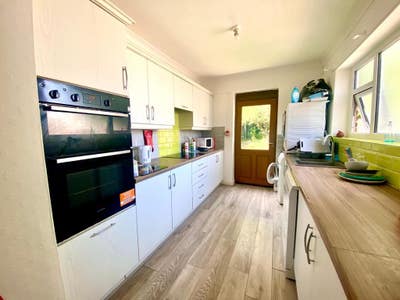 🏡 Two Spacious Executive Rooms Available &pound;615 PM Main Photo