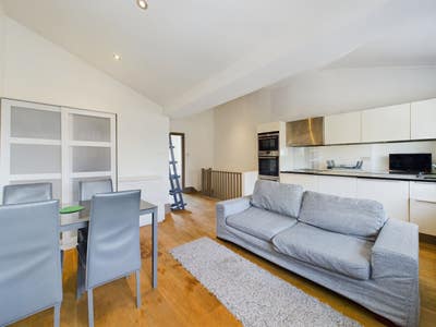 Fitzrovia – 2 Bedrooms Flat Main Photo