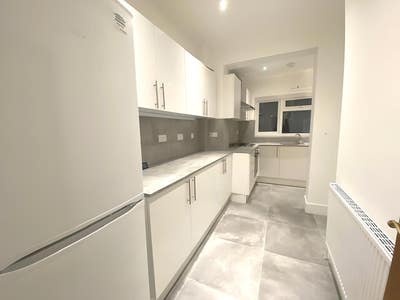 3 Bed House on Ipswich Road, Tooting, SW17 Main Photo