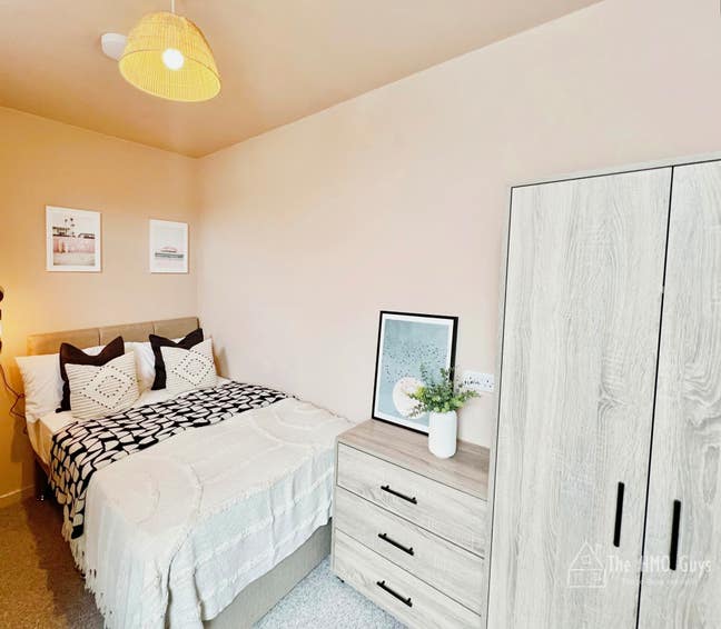 💸 All-Inclusive Room – Prime Location Main Photo