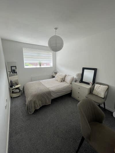 Spare room in house with live in landlord  Main Photo