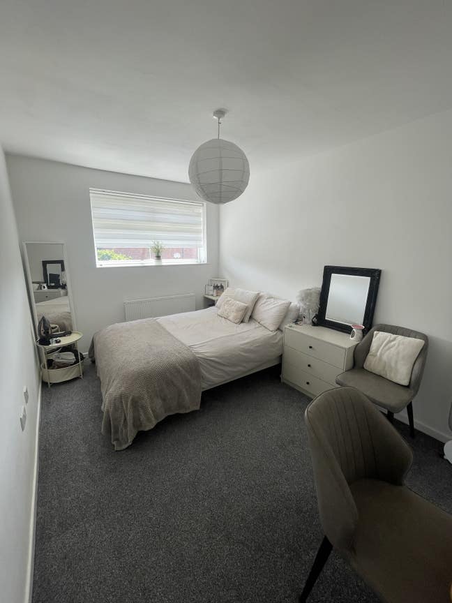 Spare room in house with live in landlord  Main Photo