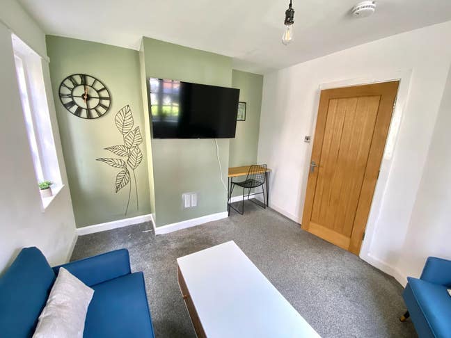Large room 5 mins to train station/centre  Main Photo