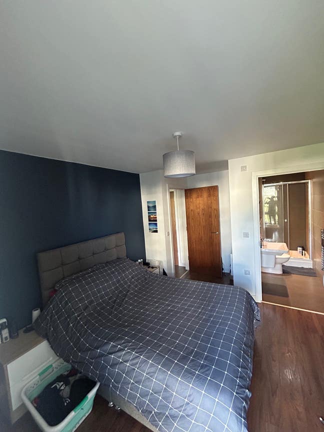 Room available to rent in 2 bed apartment Main Photo