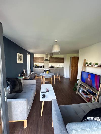 Room available to rent in 2 bed apartment Main Photo