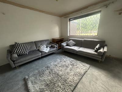 Rooms available to Rent in a 3 bedroom house Main Photo