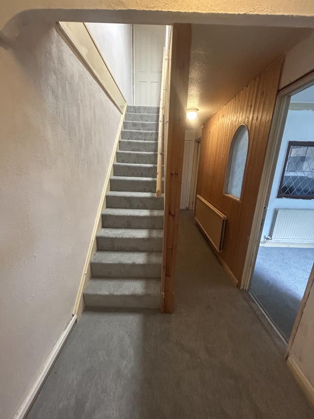 Rooms available to Rent in a 3 bedroom house Main Photo