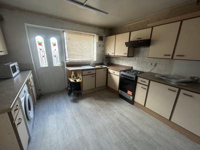 Two Rooms Available in a Lovely Spacious House Main Photo