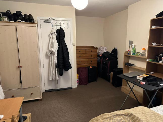 1 double room  (close to Kings Buildings ) Main Photo