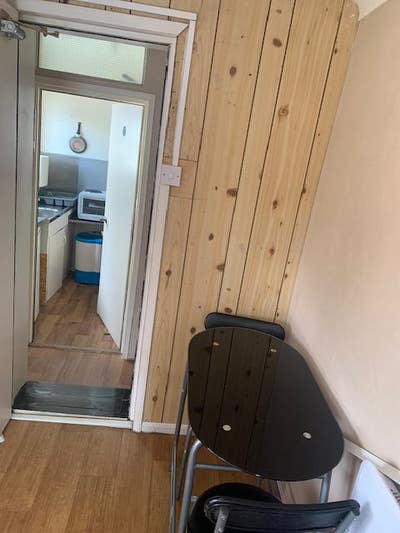 Studio Flat Sheerness central (one person) Main Photo