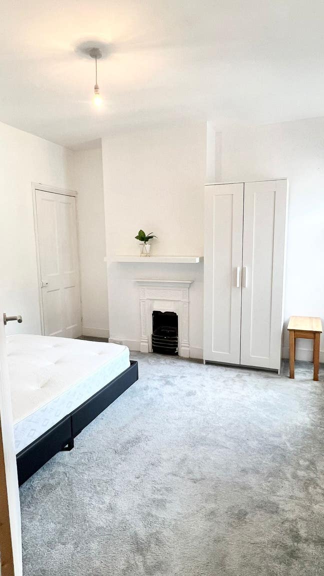 Double room available for single or couple Main Photo