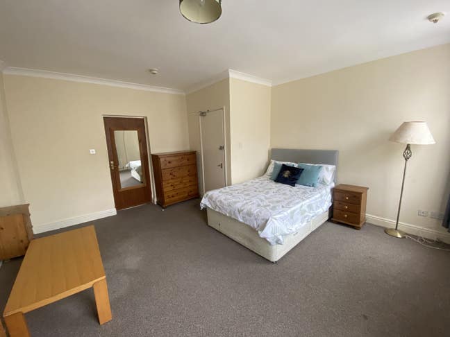 Town centre en-suite fully furnished room Main Photo