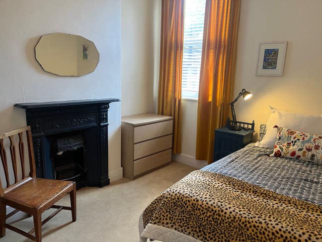Double room near Elizabeth Line  Main Photo