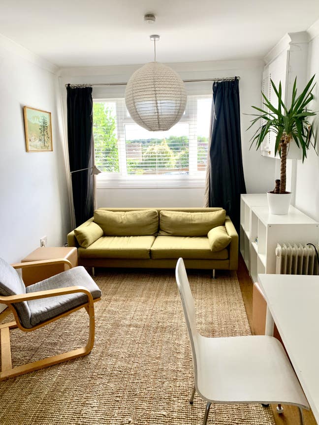 1 bed with separate kitchen/ living room + en suit Main Photo