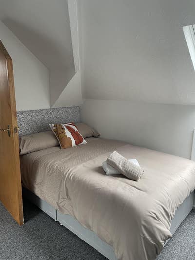 Modern Double Room for Single Occupancy Main Photo