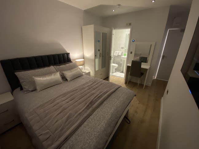 Luxury Smart En-suite Double Bedroom  Main Photo