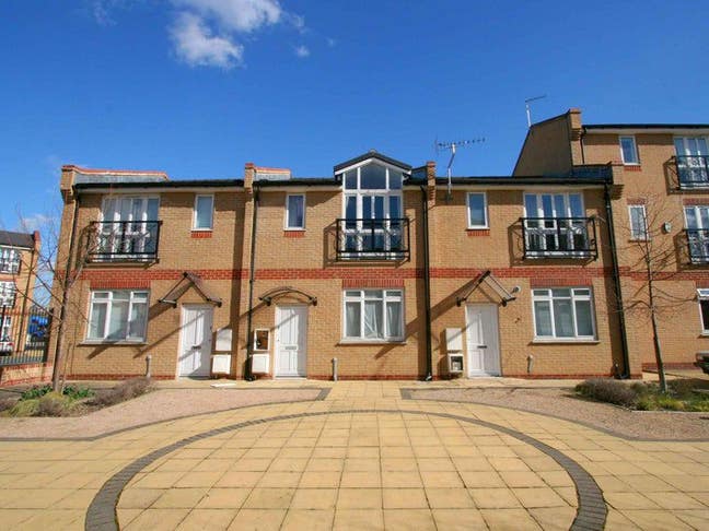 Large Ensuite Room - Near River! Juliet Balcony 🏡 Main Photo