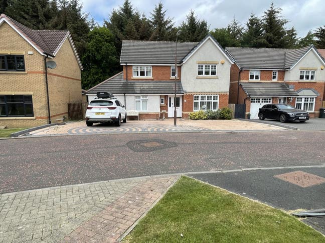 Delightful Detached Suburban House  Main Photo