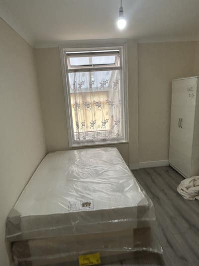 Room shared House  Main Photo