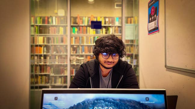 I am a working professional male aged 27. I a... Main Photo