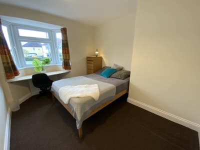 Spacious Student Rooms Near University (6E) Main Photo