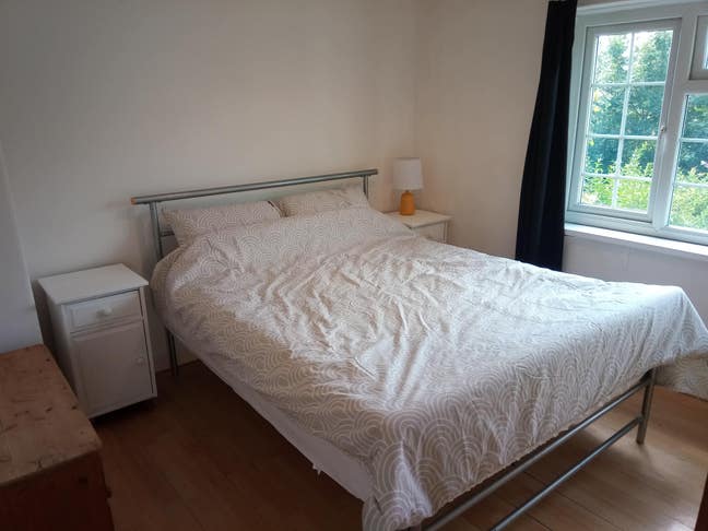 Furnished Double Room in Friendly Oakwood House Main Photo