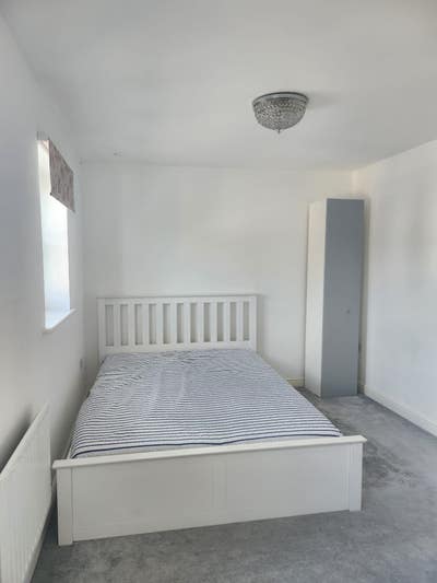 Large double bedroom with private bathroom Main Photo