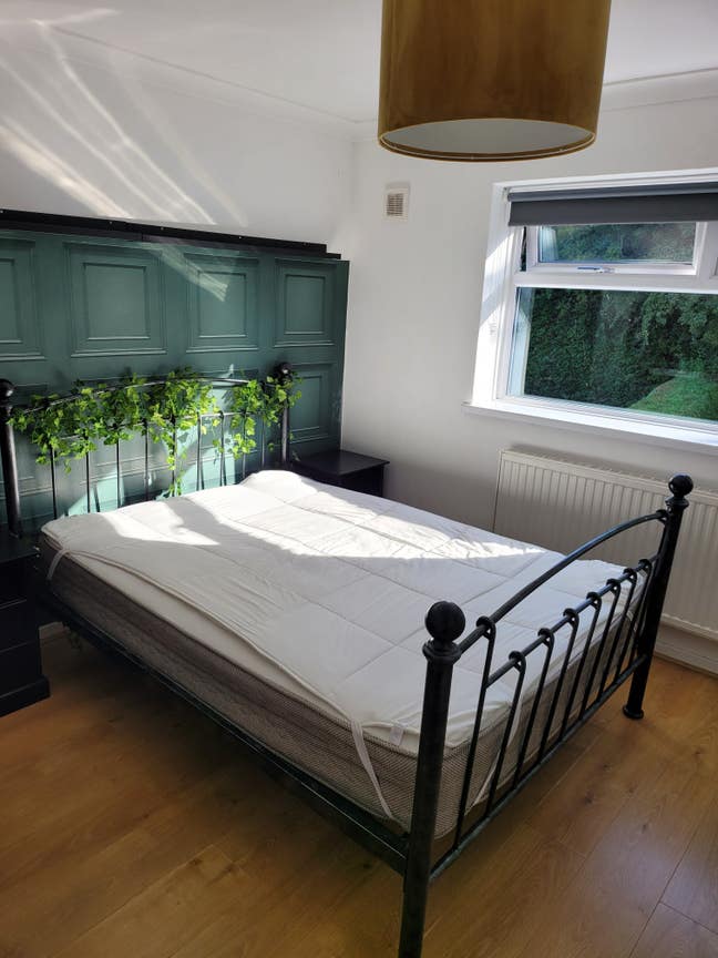 Double-bedroom to let  Main Photo