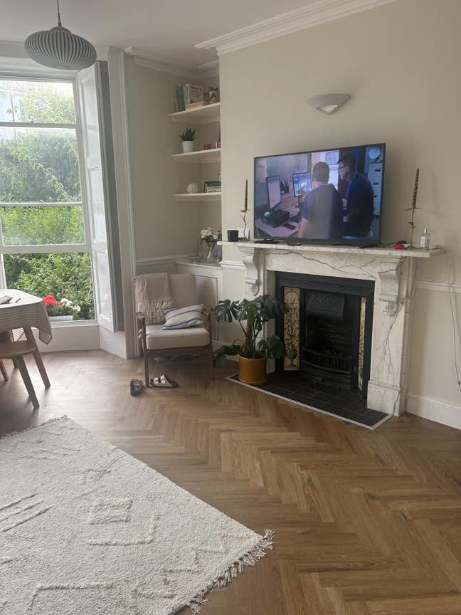 Small double room in GREAT location - Bills Inc. Main Photo