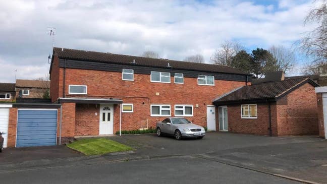 Large Double Studio Room - Droitwich  Main Photo