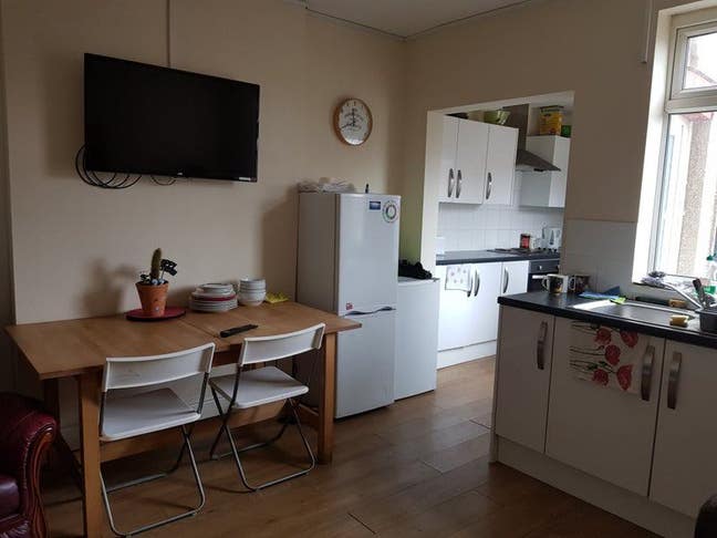 Double Room Available now!!  Main Photo