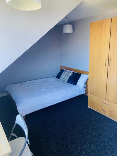 Large Attic Rm in Modern Flatshare All Bills Inc Main Photo