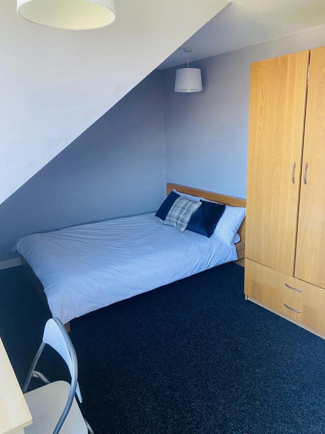 Large Attic Rm in Modern Flatshare All Bills Inc Main Photo