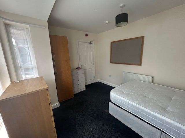 One Student Room Left HU5 (Salisbury St) Main Photo
