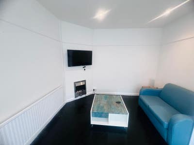 Newly Renovated Room Near City Center - All Bills  Main Photo