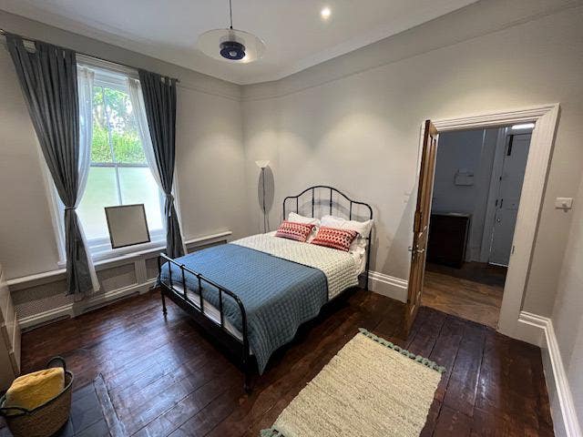 Cricklewood lovely Bright Furnished Large Bedroom Main Photo